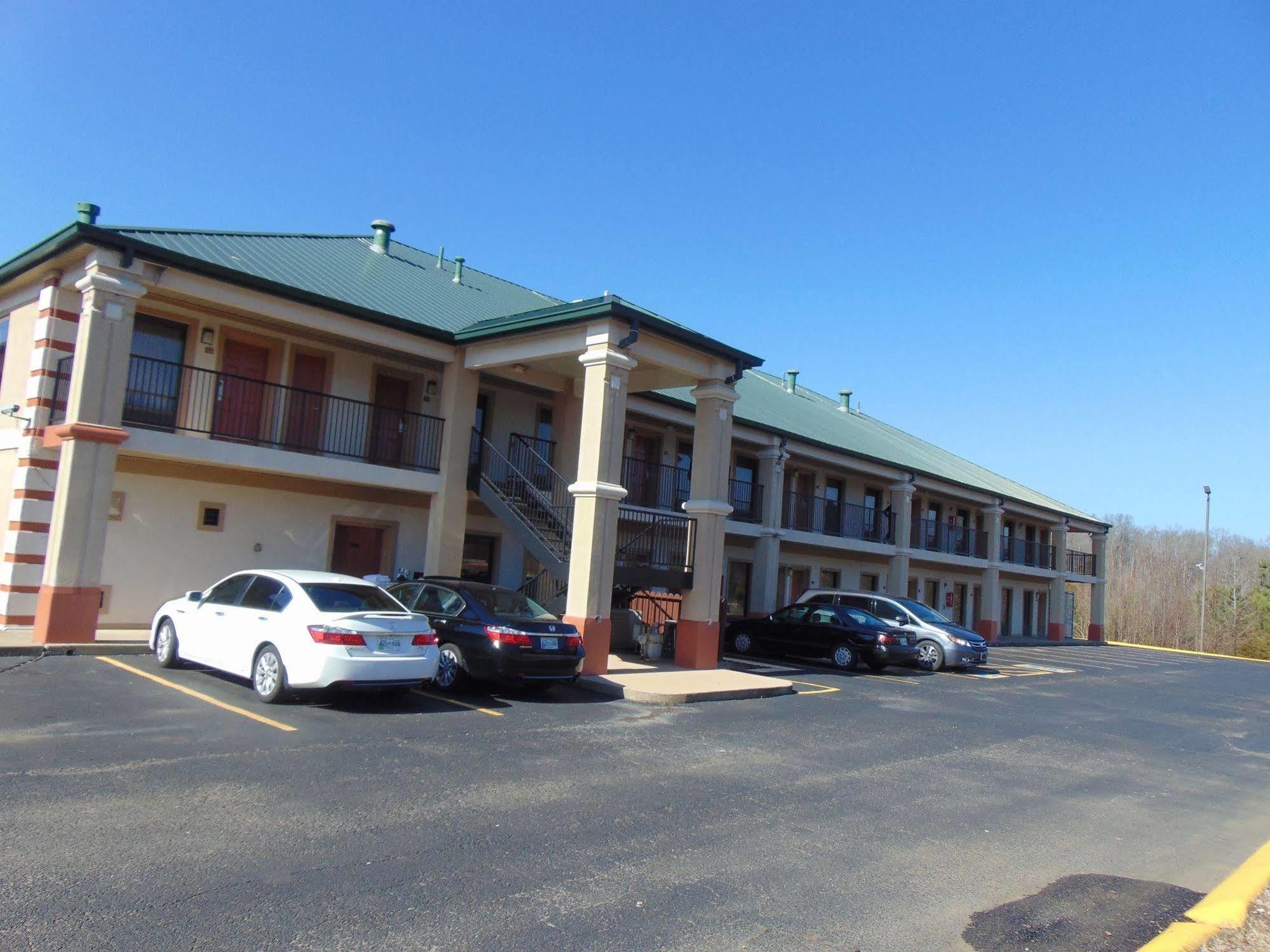 Quality Inn & Suites Dickson Exterior photo