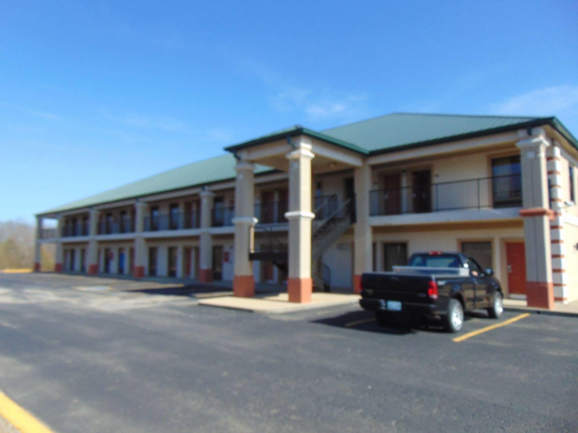 Quality Inn & Suites Dickson Exterior photo